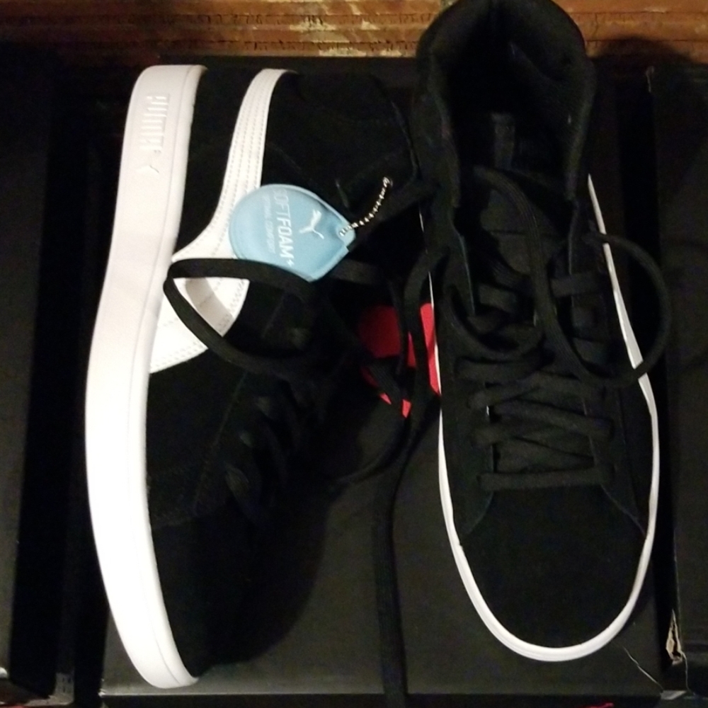 Sneakers - Picture 3 of 3